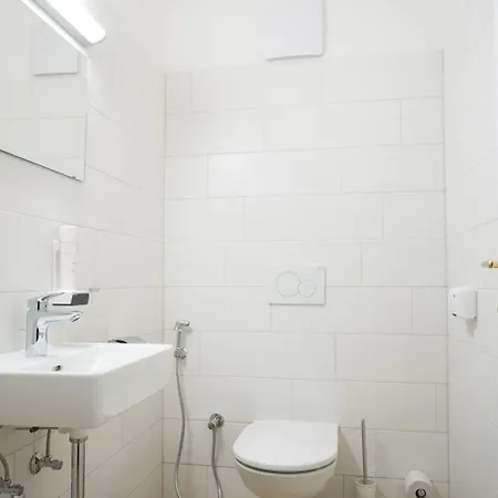 View Julia By We Rent *