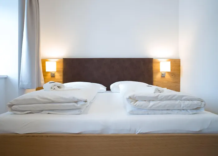 View Julia By We Rent *