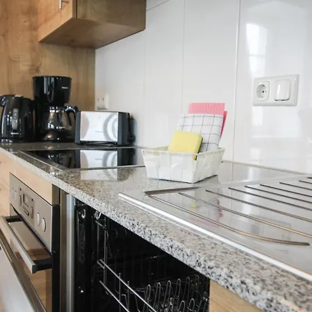 View Julia By We Rent צל-אם-זי